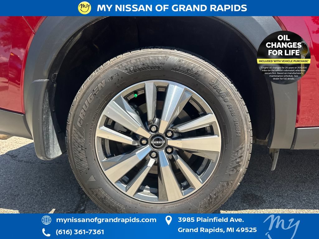Used 2025 Nissan Pathfinder SL AWD/4WD image 35