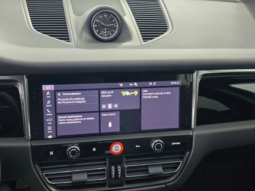 Certified 2025 Porsche Macan image 16