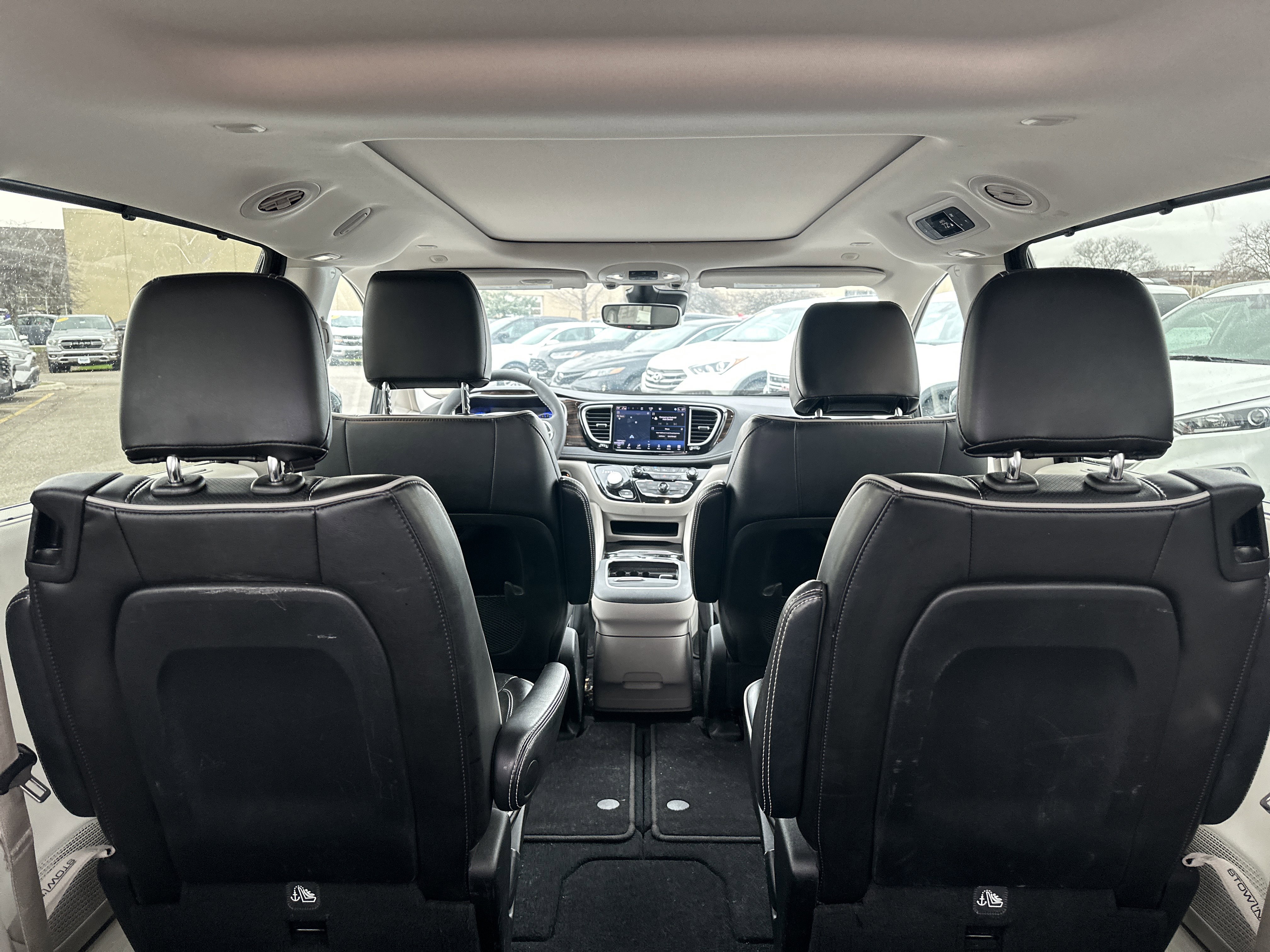 Used 2023 Chrysler Pacifica Limited image 13
