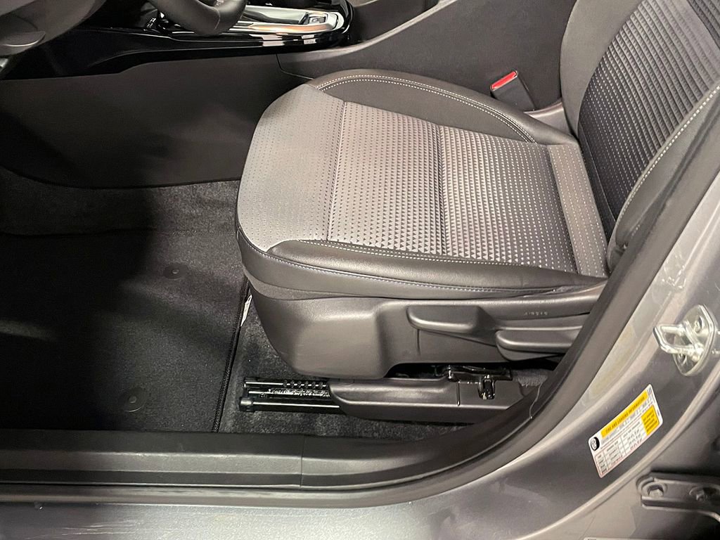 Used 2024 Chevrolet Trax LT w/ Sunroof Package image 20