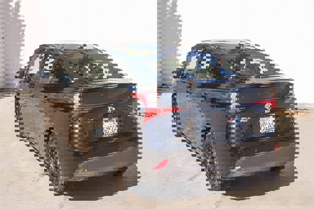 Used 2022 Toyota Prius XLE image 8