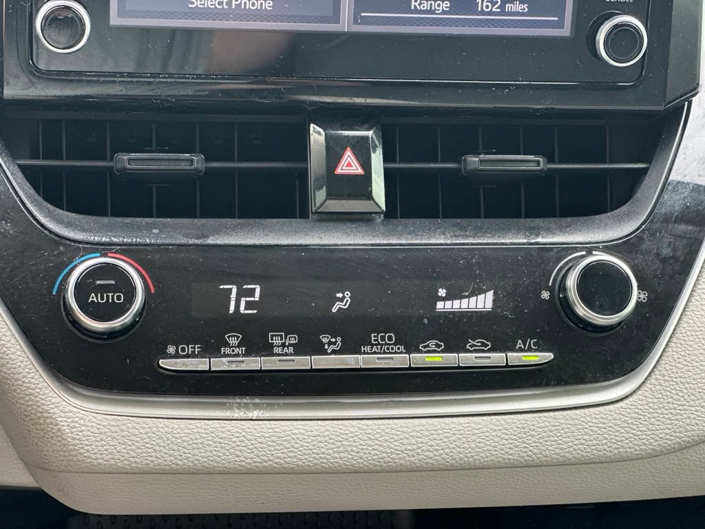 Used 2020 Toyota Corolla LE FWD image 25