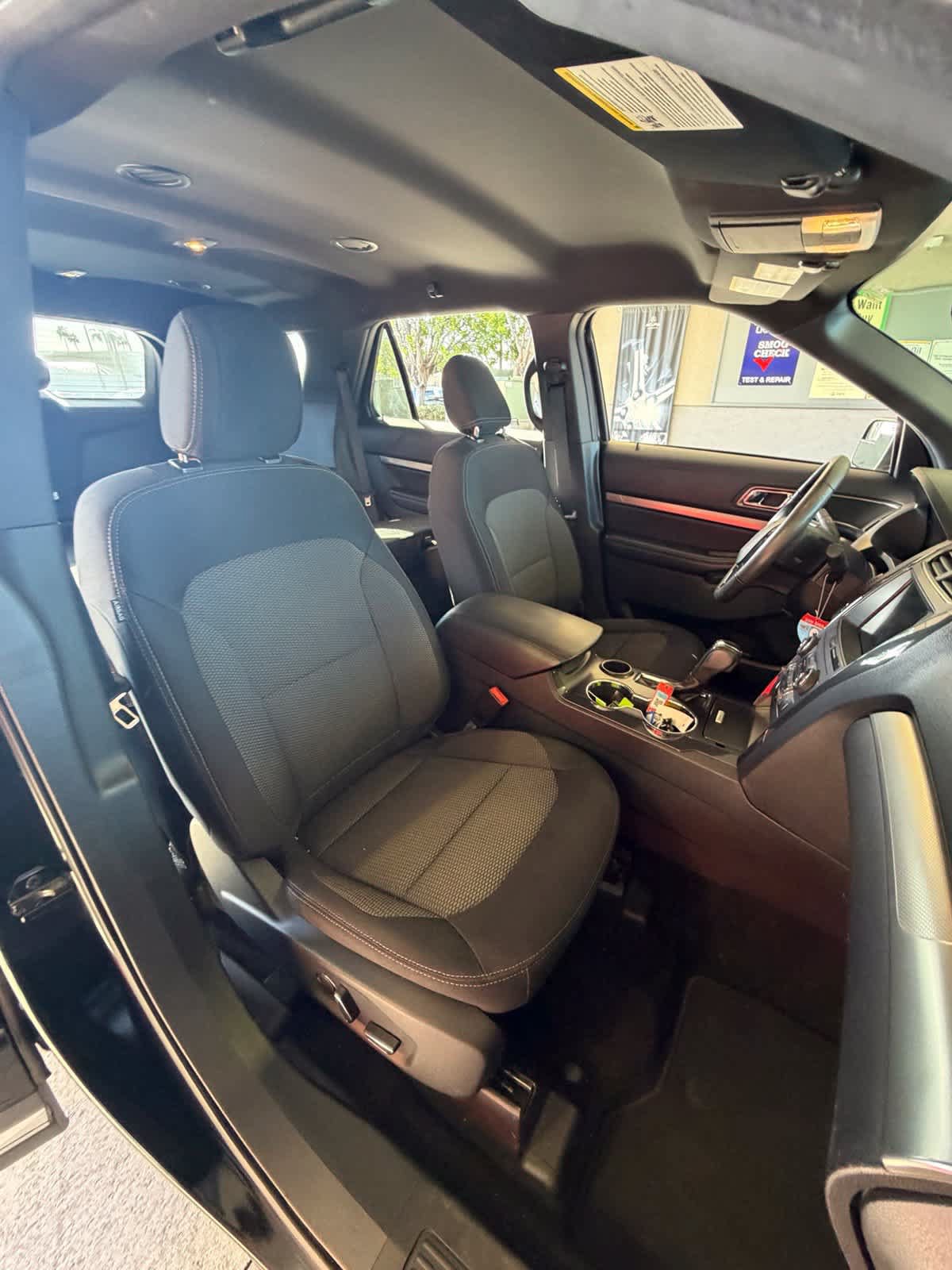 Used 2018 Ford Explorer XLT w/ Equipment Group 201A FWD image 10