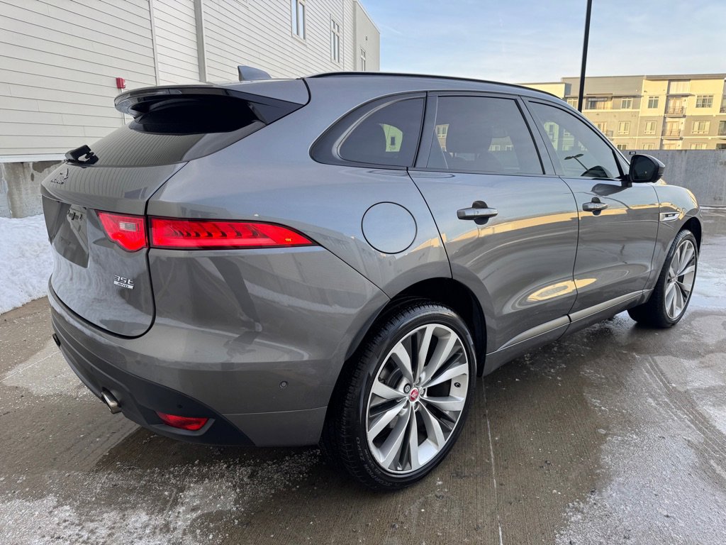 Used 2017 Jaguar F-PACE R-Sport image 3