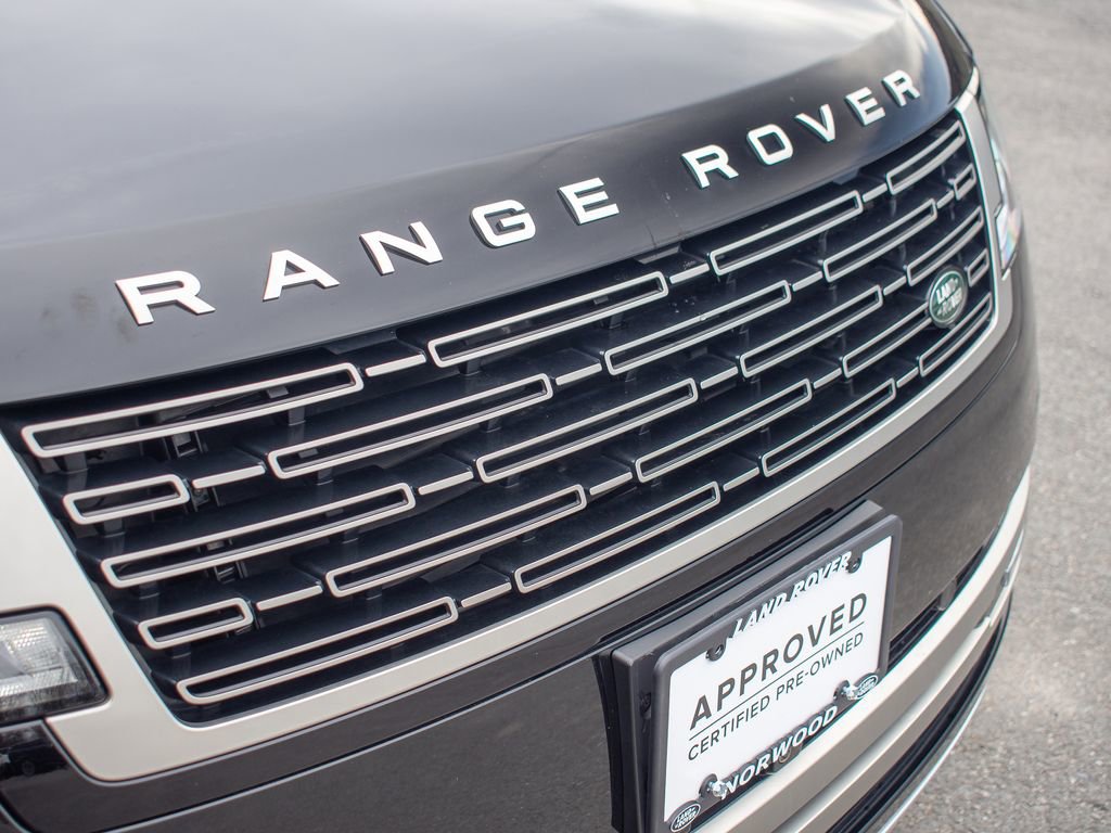 Certified 2025 Land Rover Range Rover SE image 16