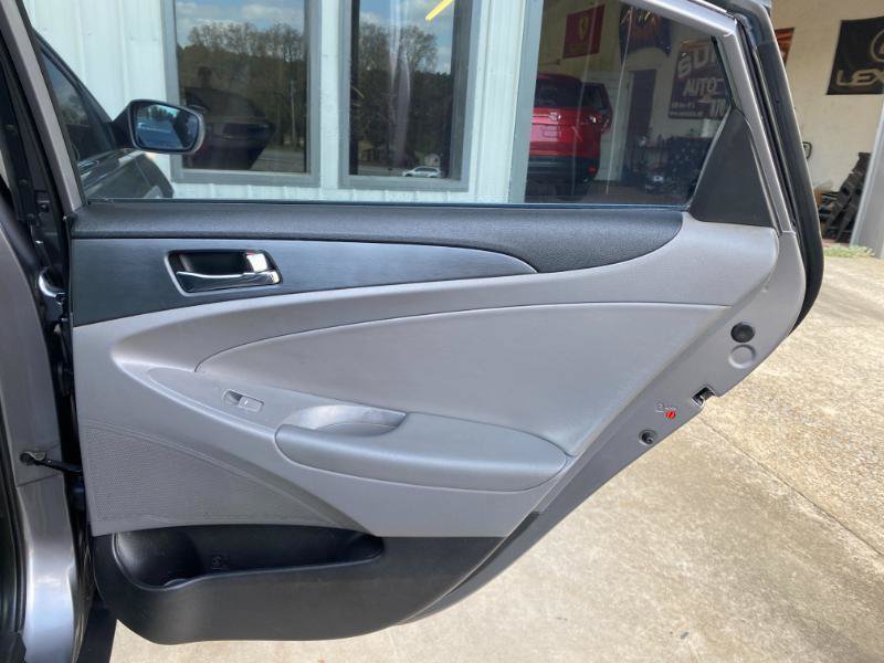 Used 2011 Hyundai Sonata SE FWD image 17