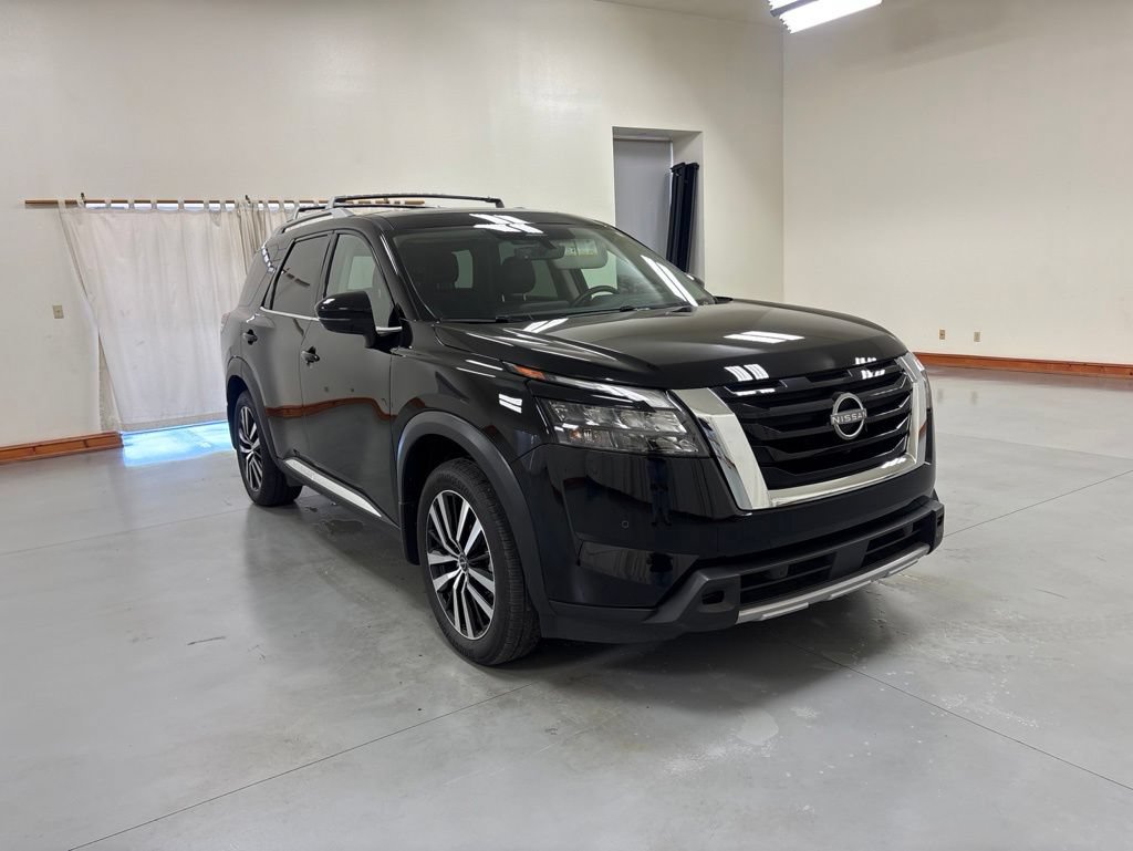 Used 2025 Nissan Pathfinder Platinum w/ Cargo Package FWD image 2