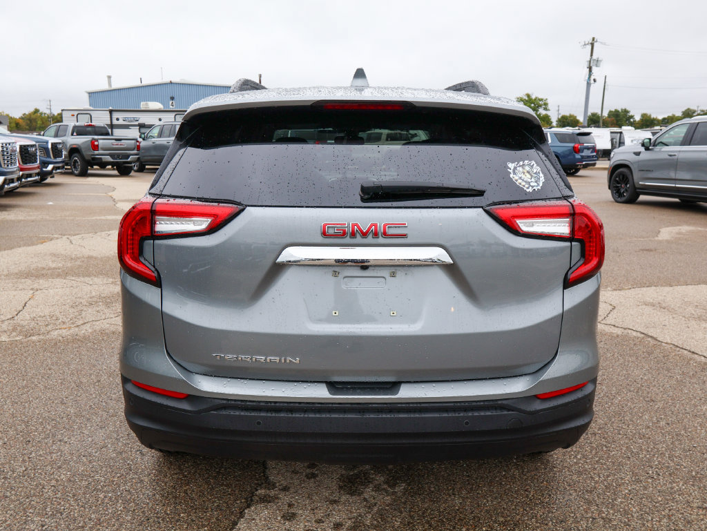 Used 2023 GMC Terrain SLE w/ Driver Convenience Package FWD image 4