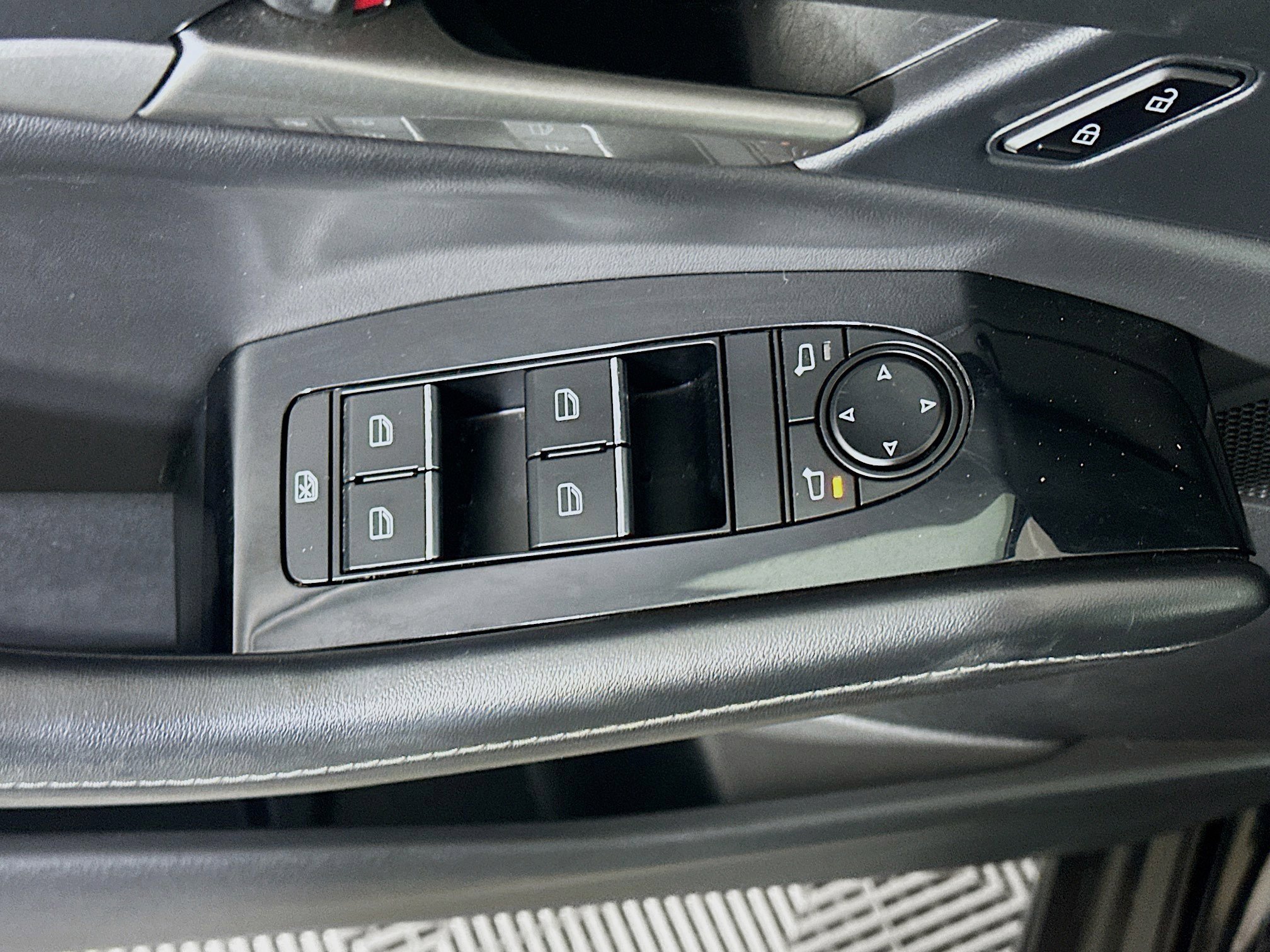 Used 2024 MAZDA CX-30 AWD 2.5 S w/ Select Sport Pkg image 15