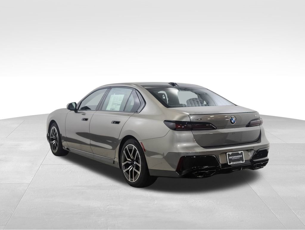 Used 2025 BMW 760i xDrive w/ Executive Package image 3