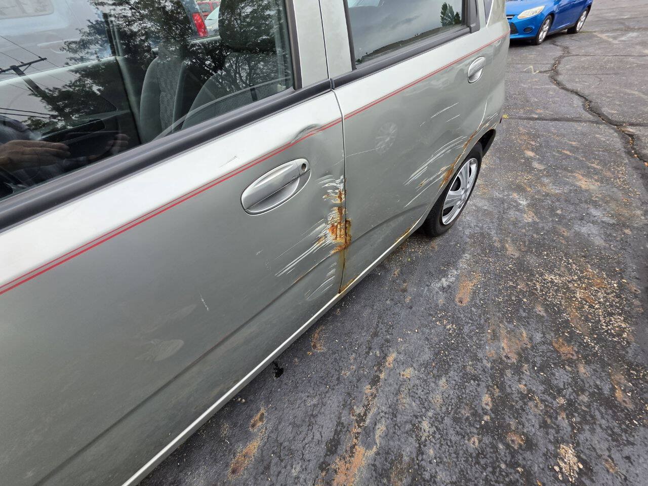 Used 2004 Chevrolet Aveo Hatchback FWD image 3