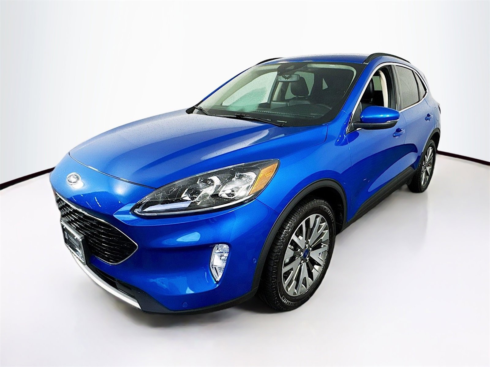 Used 2020 Ford Escape Titanium image 3