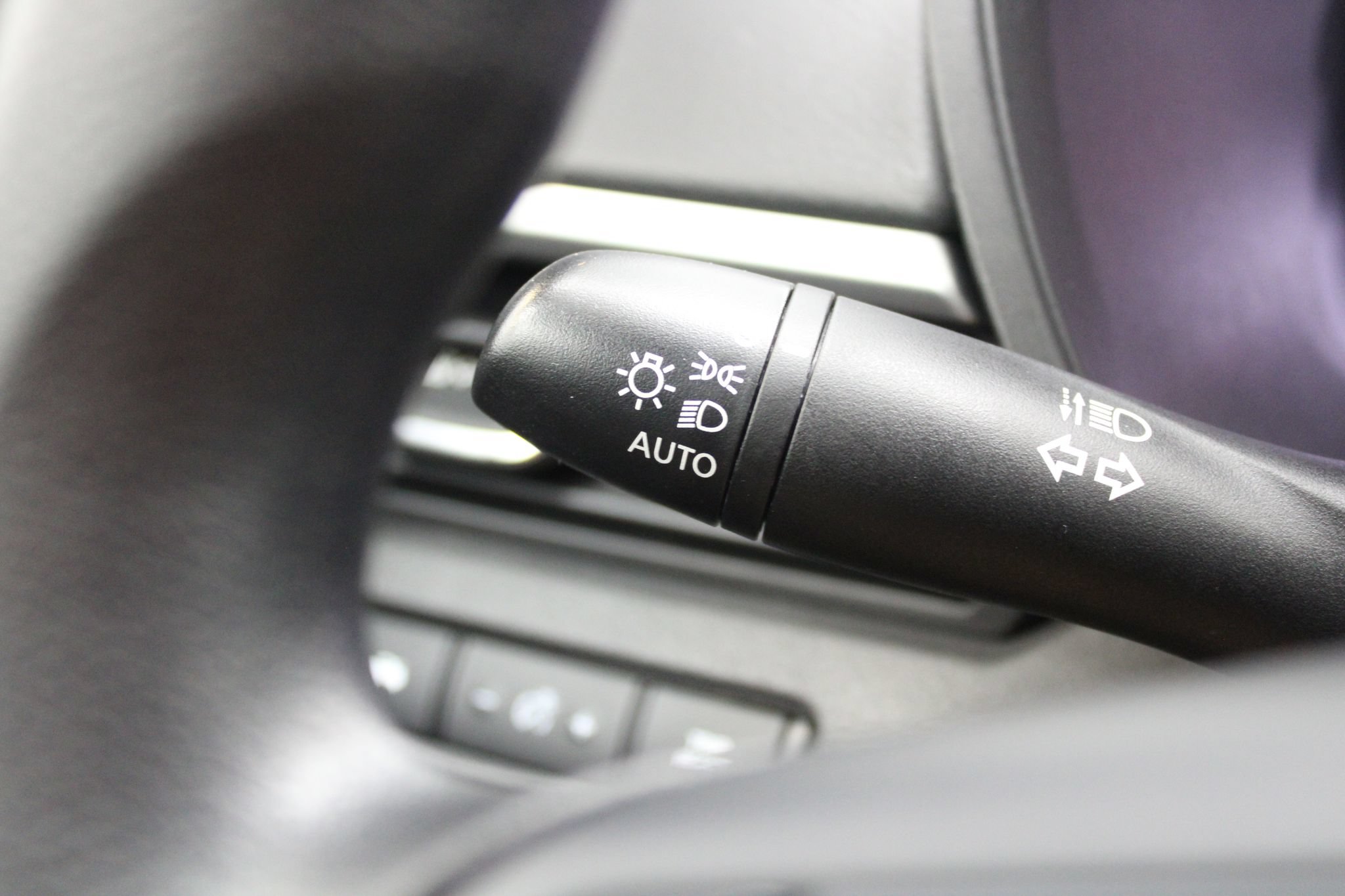 Used 2025 Nissan Altima 2.5 S FWD image 38