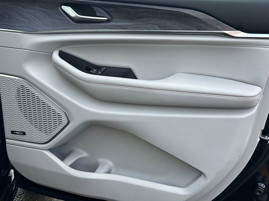 Used 2023 Jeep Grand Cherokee Overland image 14