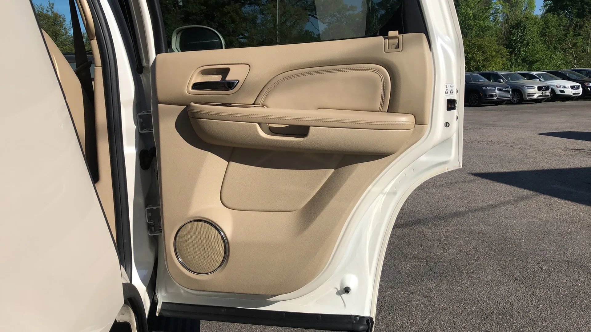 Used 2012 Cadillac Escalade Premium image 13