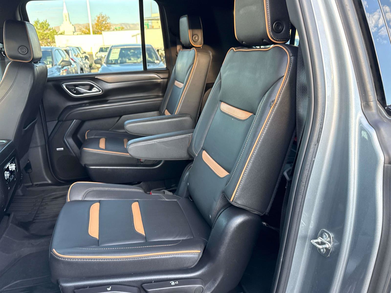 Used 2024 GMC Yukon XL AT4 w/ AT4 Premium Plus Package AWD/4WD image 13