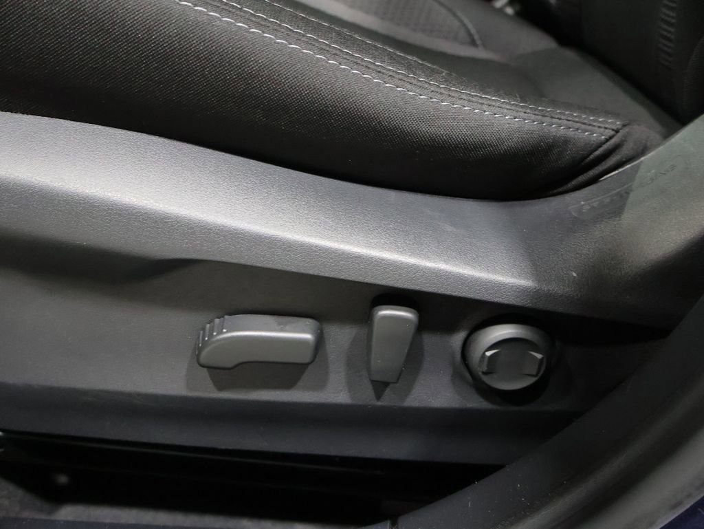 Used 2020 Subaru Outback Premium image 9