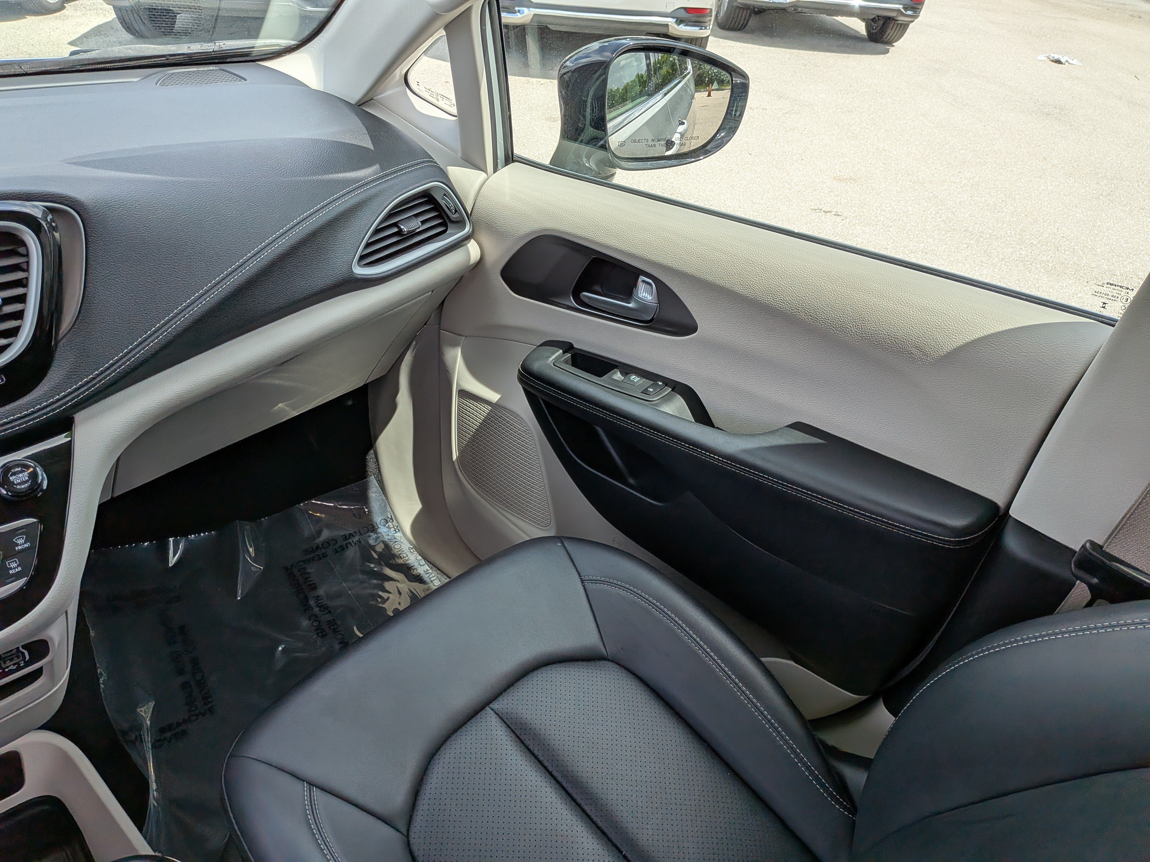 Used 2024 Chrysler Pacifica Limited FWD image 20