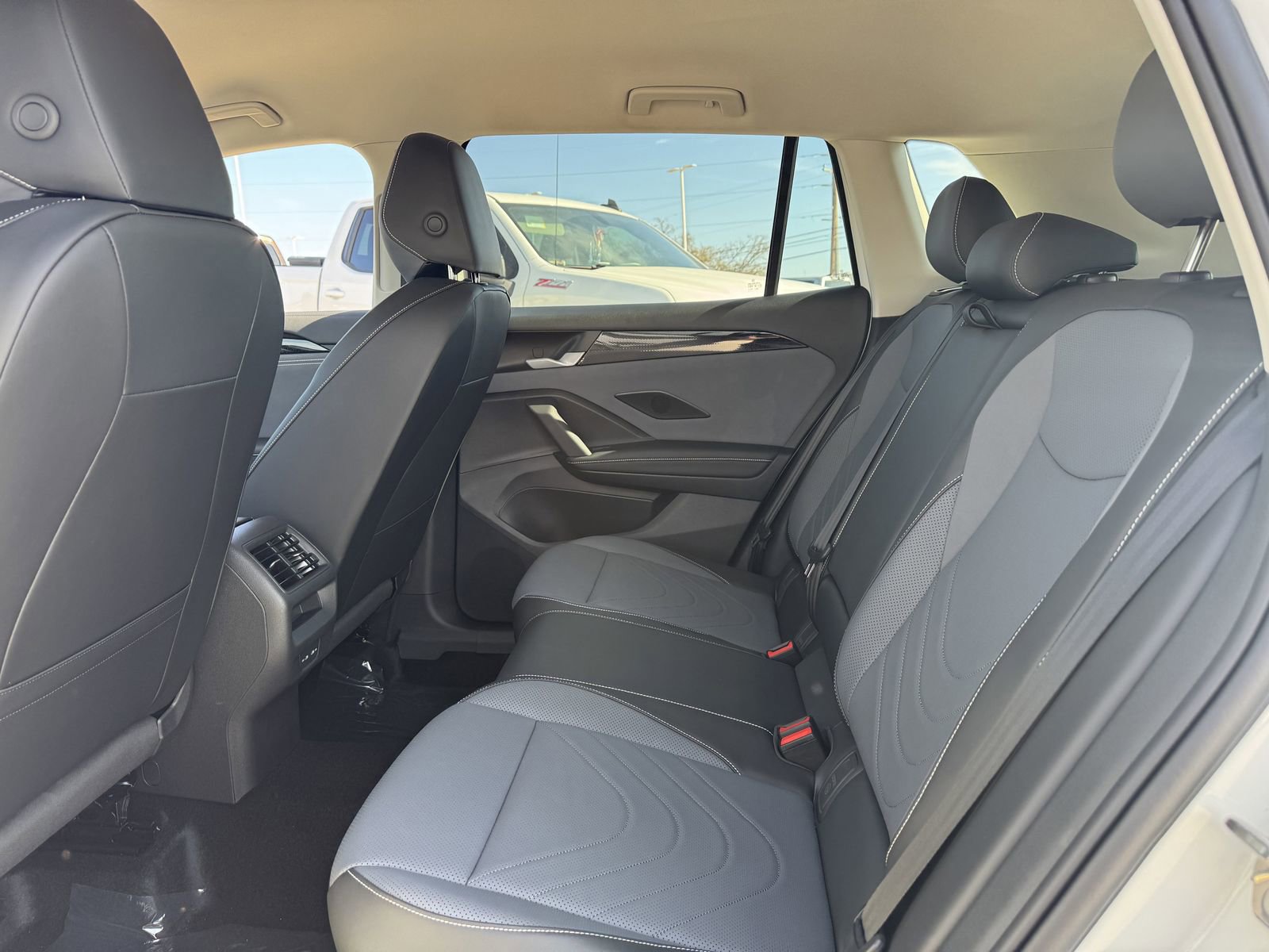 New 2026 Volkswagen Tiguan SE image 25