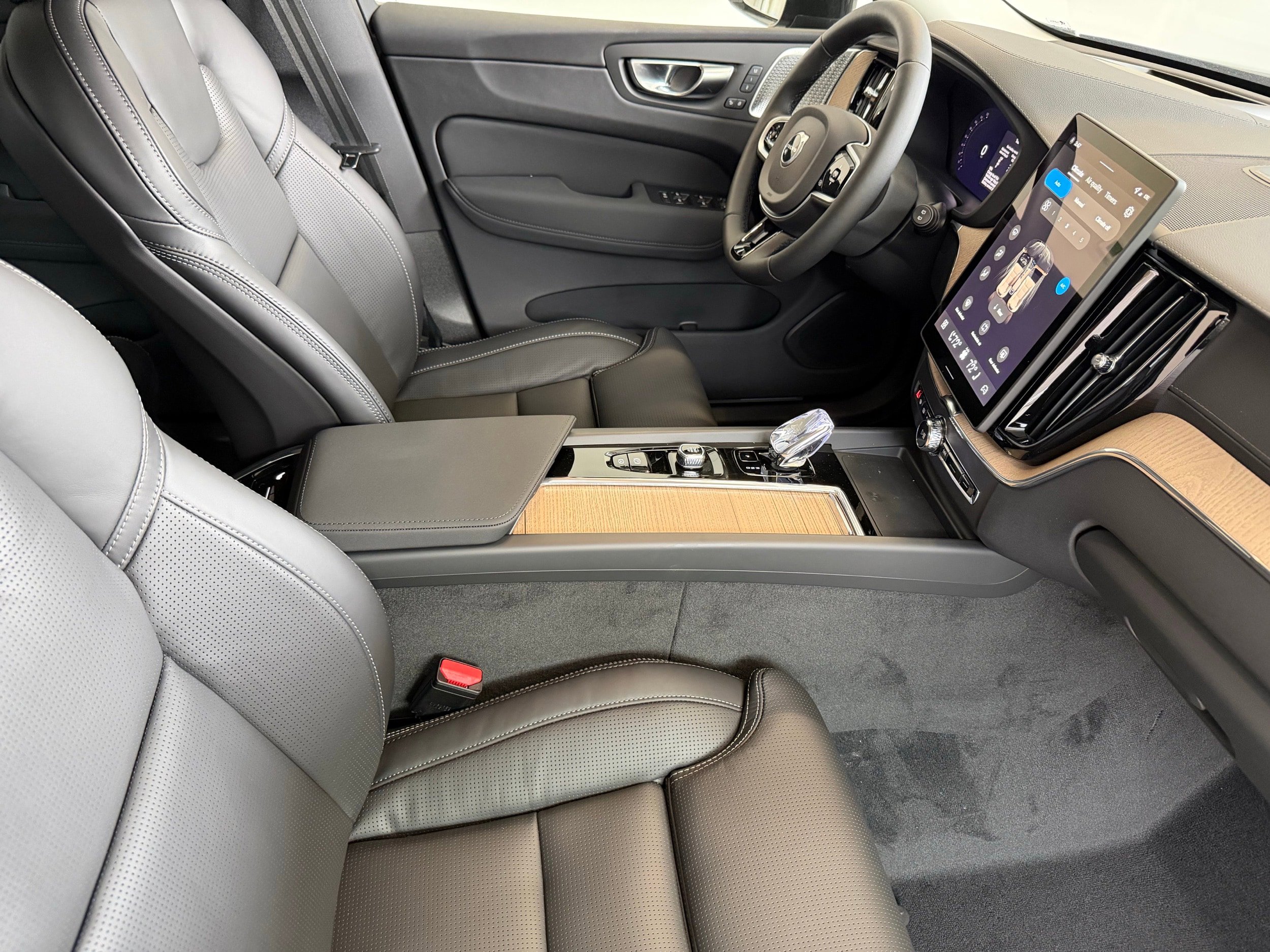 New 2026 Volvo XC60 B5 Ultra w/ Protection Package Premier AWD/4WD image 23