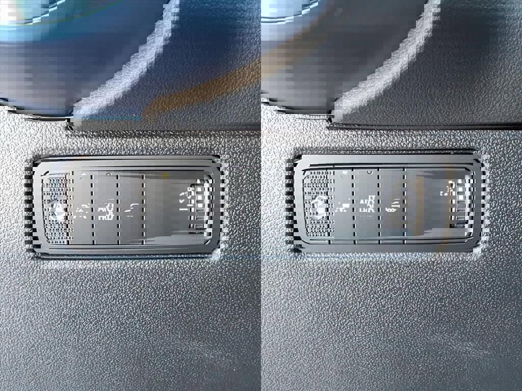 New 2026 Chevrolet Equinox EV LT image 16