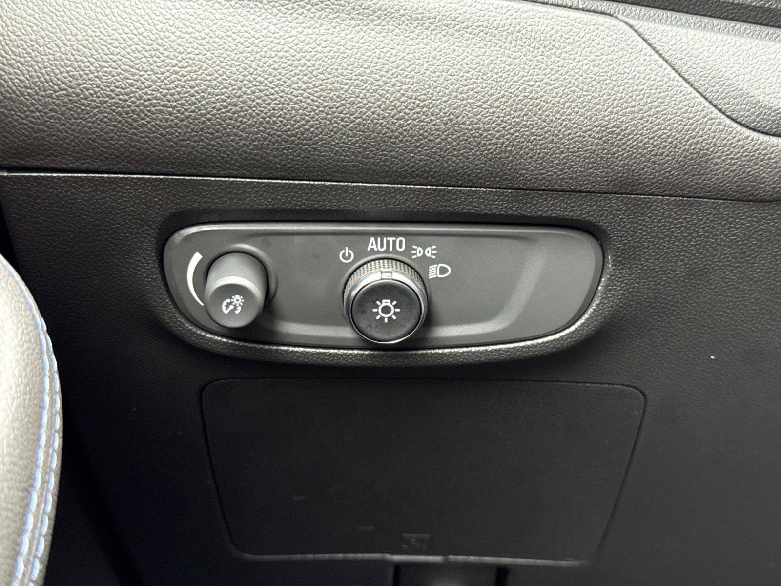 Used 2025 Buick Encore GX Sport Touring w/ Comfort Package AWD/4WD image 14