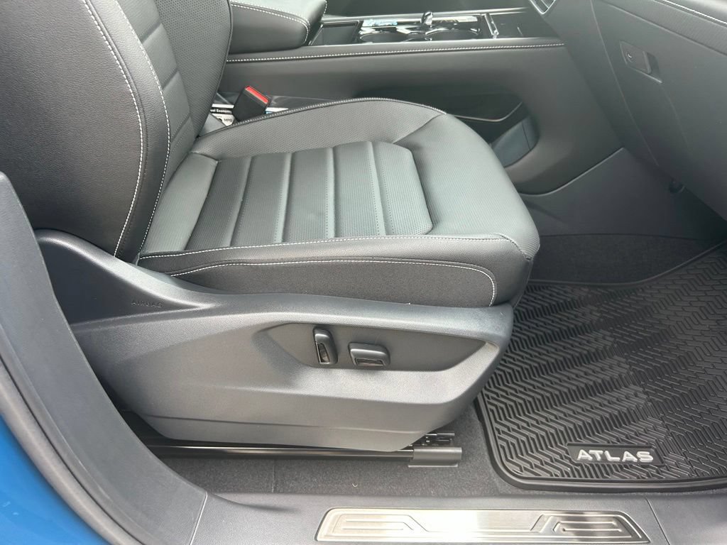 New 2026 Volkswagen Atlas Cross Sport SEL R-Line AWD/4WD image 34
