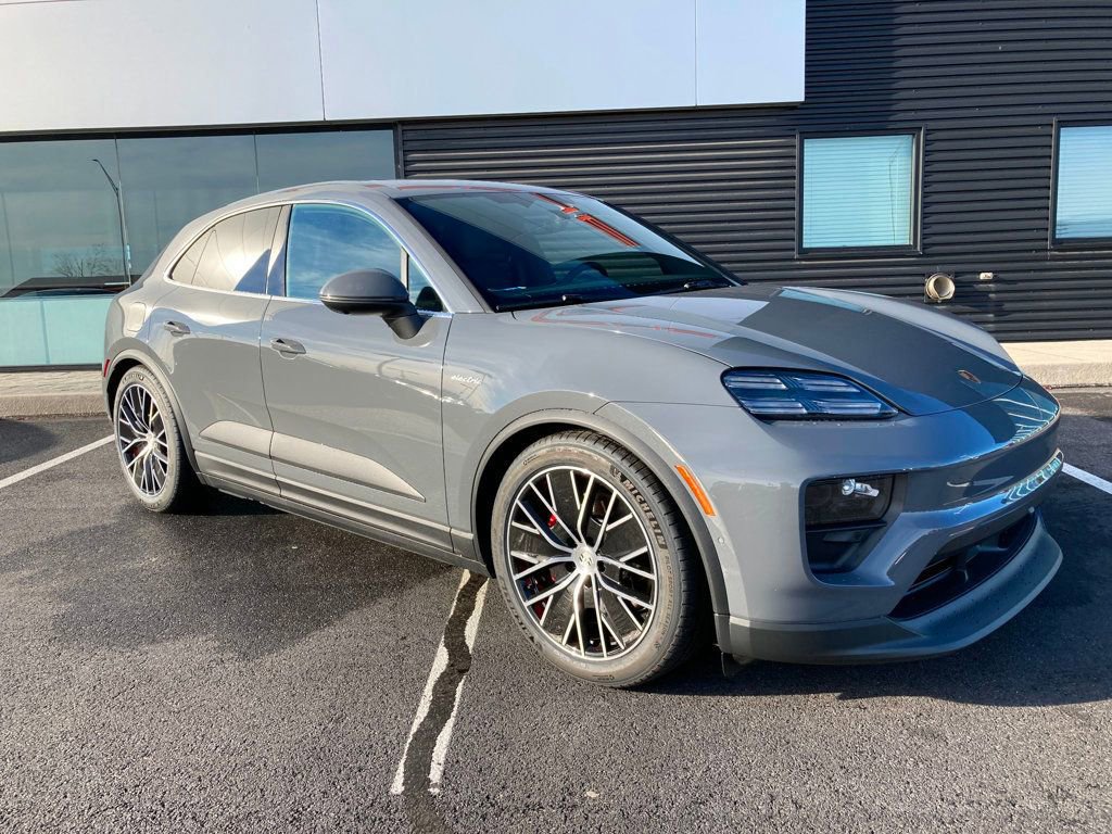 Used 2025 Porsche Macan 4S Electric image 18