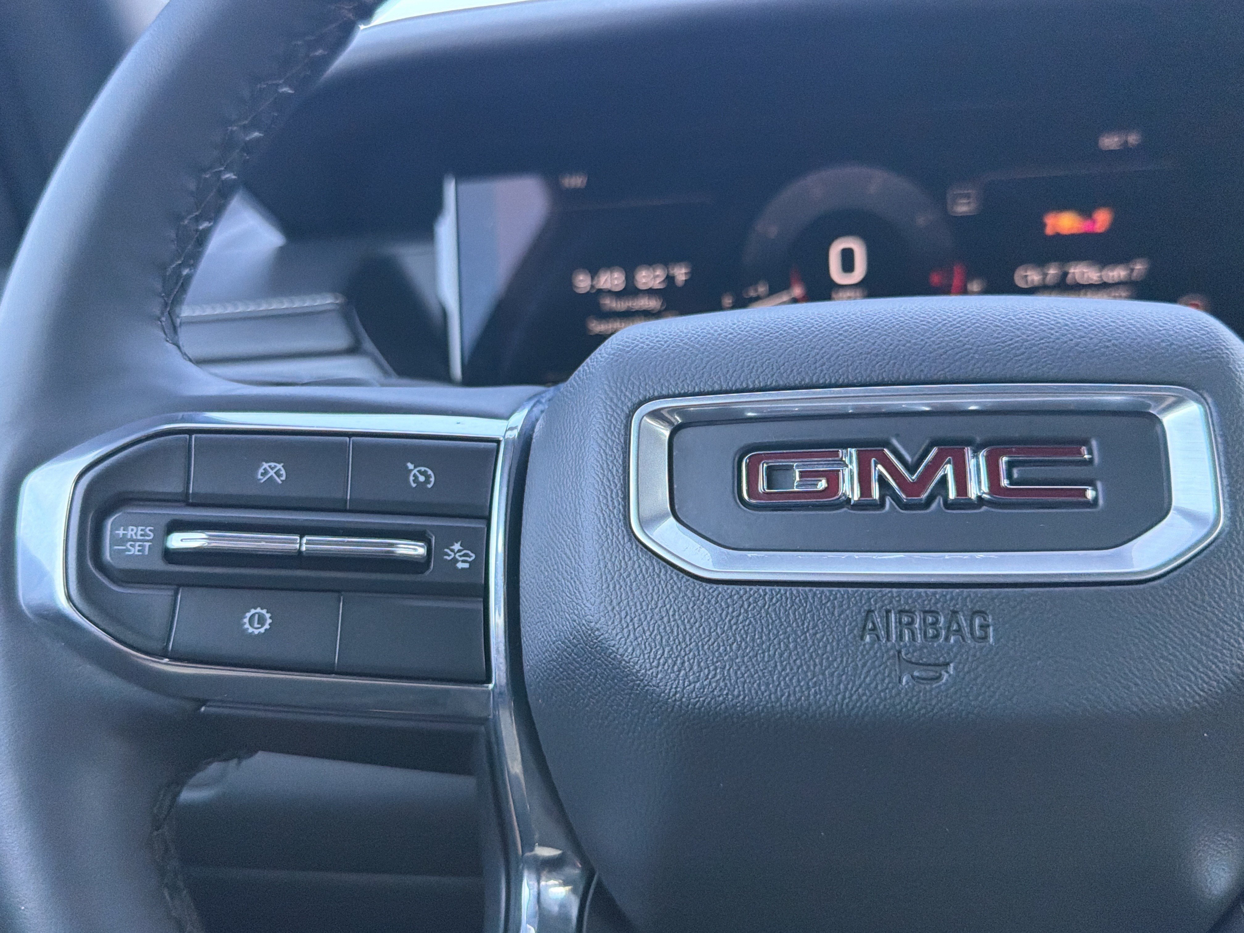 Used 2026 GMC Acadia Elevation w/ Elevation Premium Package FWD image 30