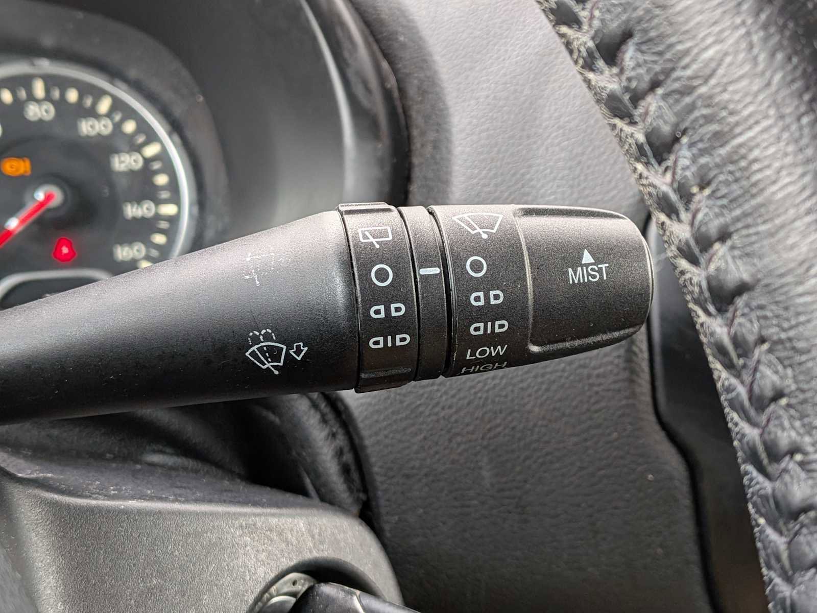 Used 2015 Jeep Renegade Latitude image 24