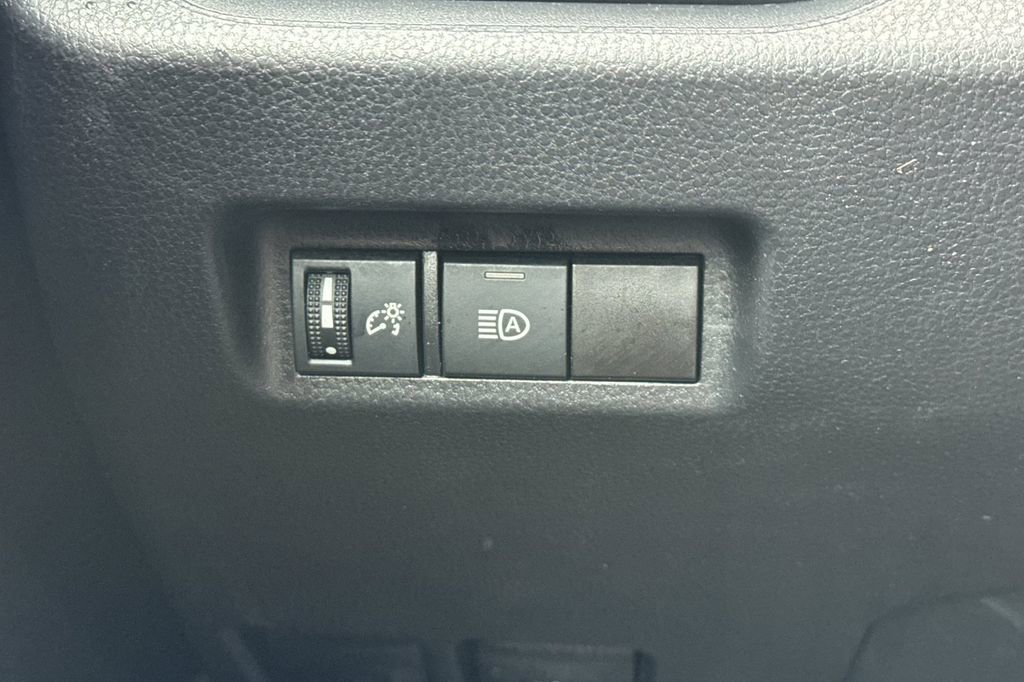 Used 2022 Toyota RAV4 LE image 28