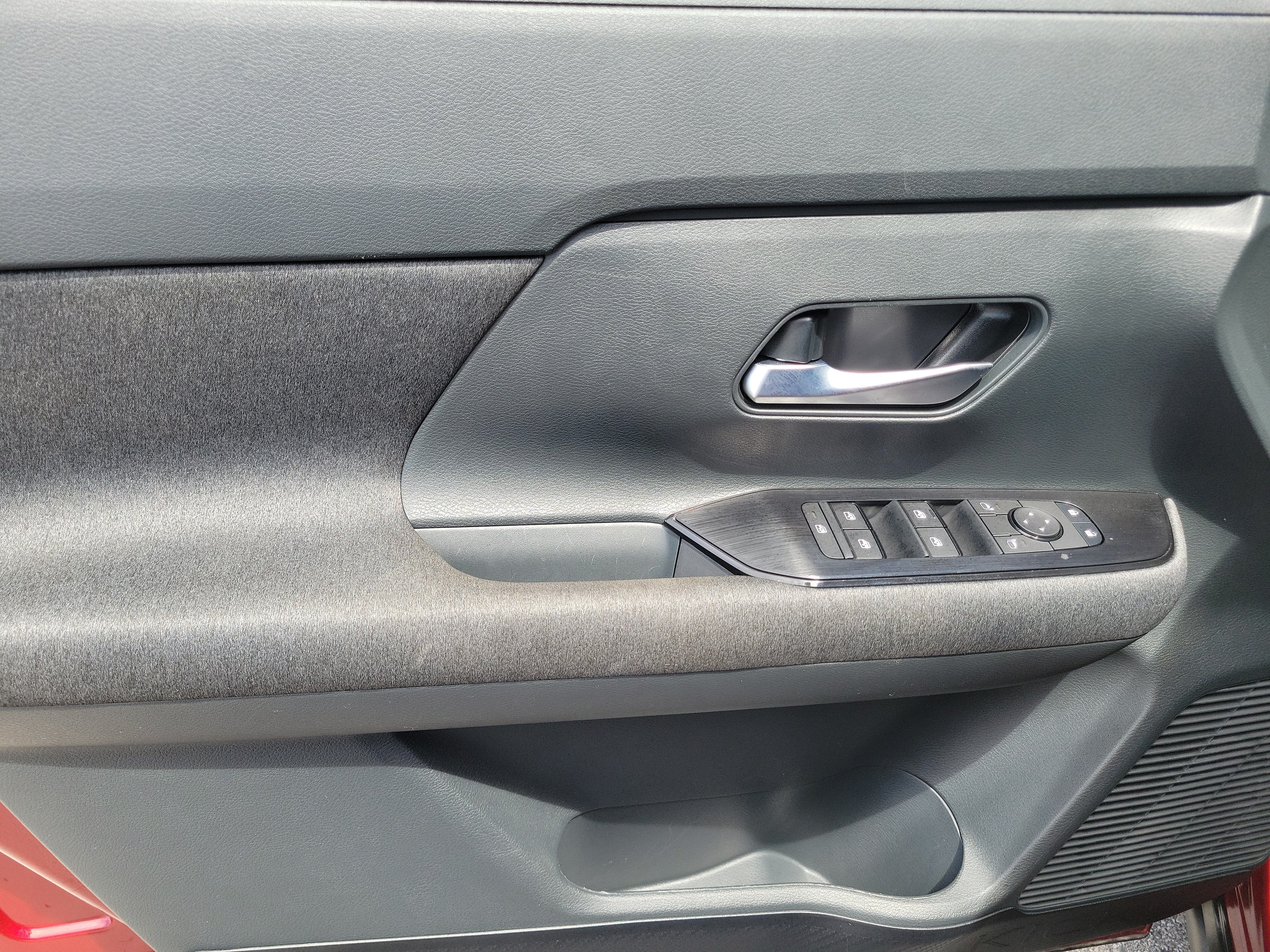 Used 2025 Nissan Kicks SV FWD image 28