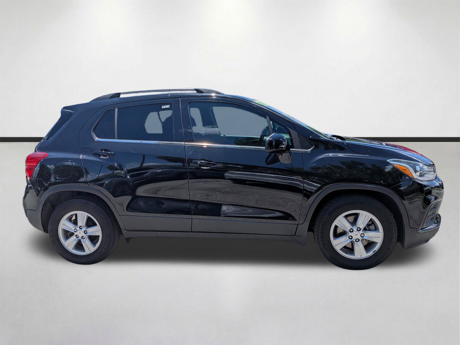 Used 2020 Chevrolet Trax LT w/ Driver Confidence Package FWD image 3