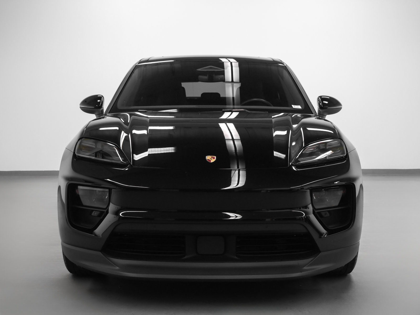 Certified 2025 Porsche Macan Electric RWD image 8