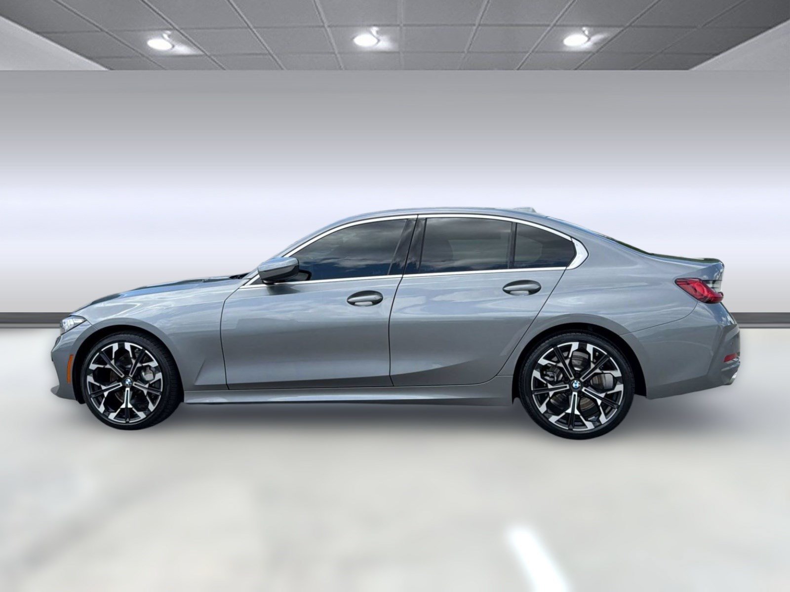 Used 2025 BMW 330i Sedan w/ M Sport Package RWD image 2