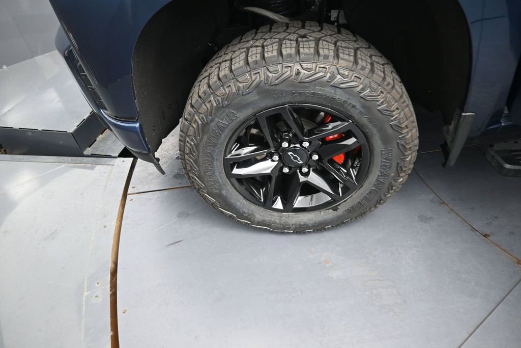 Used 2022 Chevrolet Silverado 1500 Custom w/ LPO, Dark Essentials Package AWD/4WD image 14