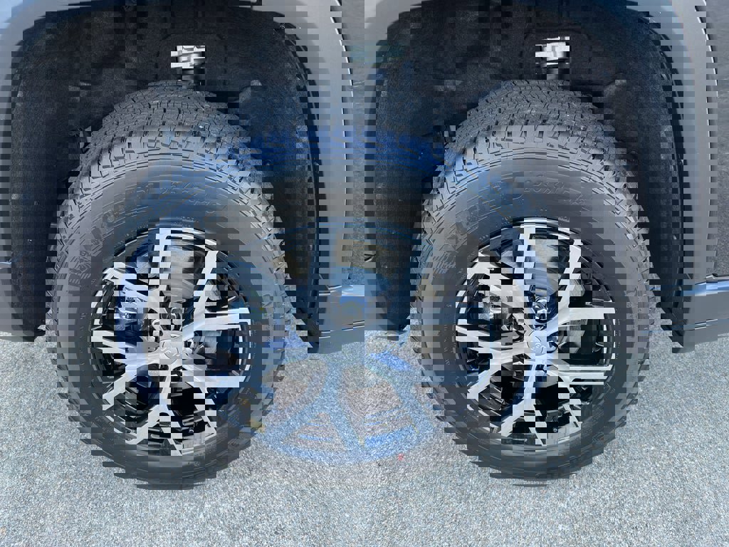 New 2025 Jeep Grand Cherokee L Limited w/ Luxury Tech Group II image 9