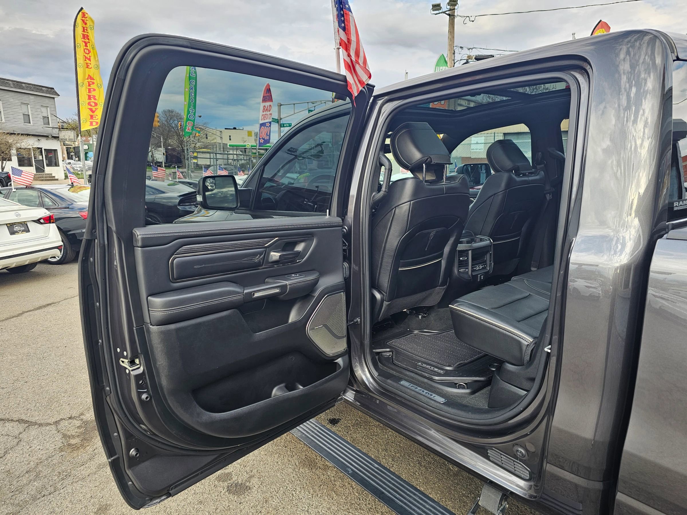 Used 2021 RAM 1500 Limited w/ Night Edition image 10