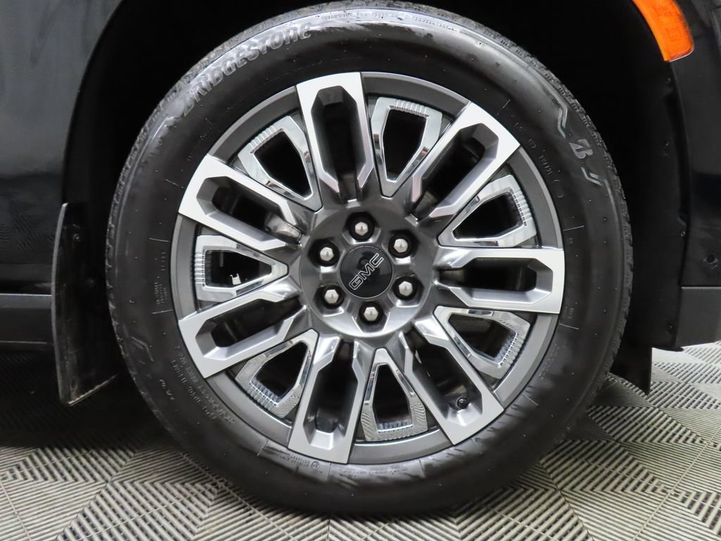 Used 2024 GMC Yukon XL Denali Ultimate AWD/4WD image 7