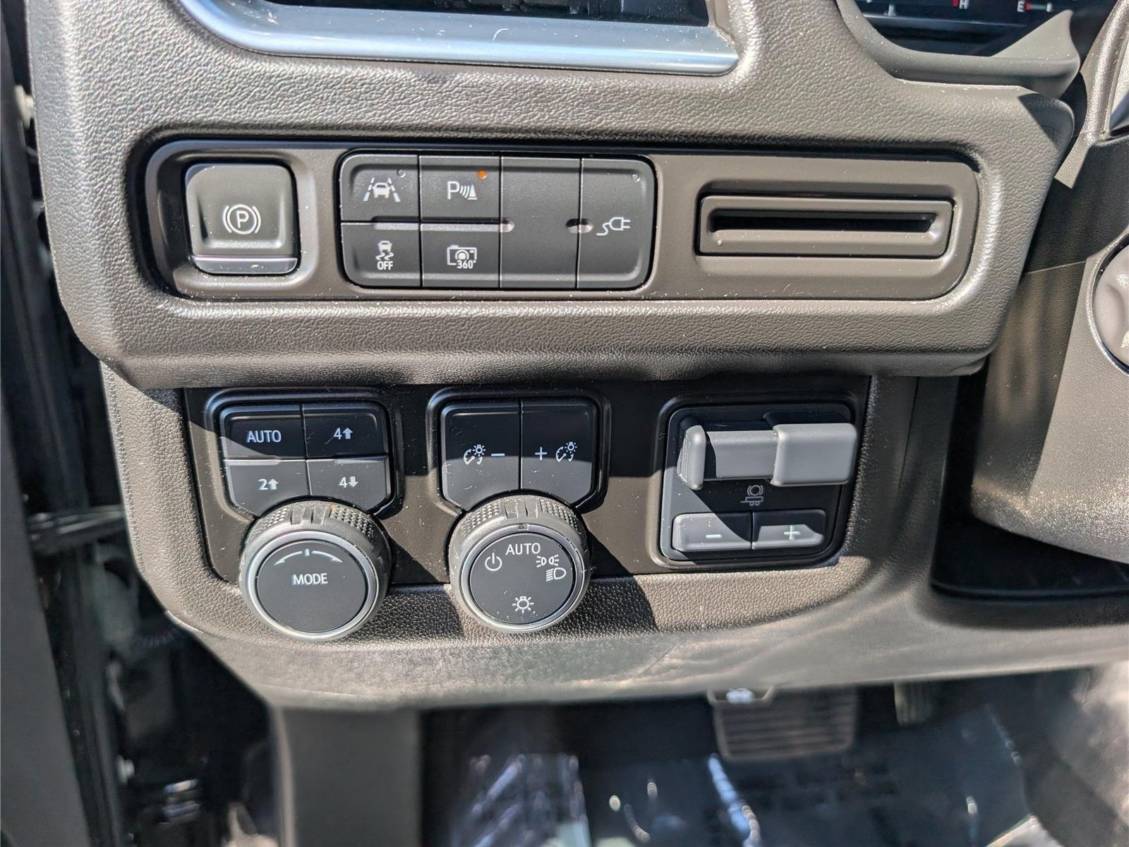 Used 2022 Chevrolet Tahoe LT w/ LT Signature Package AWD/4WD image 26