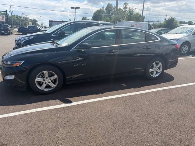Used 2024 Chevrolet Malibu LT FWD image 2
