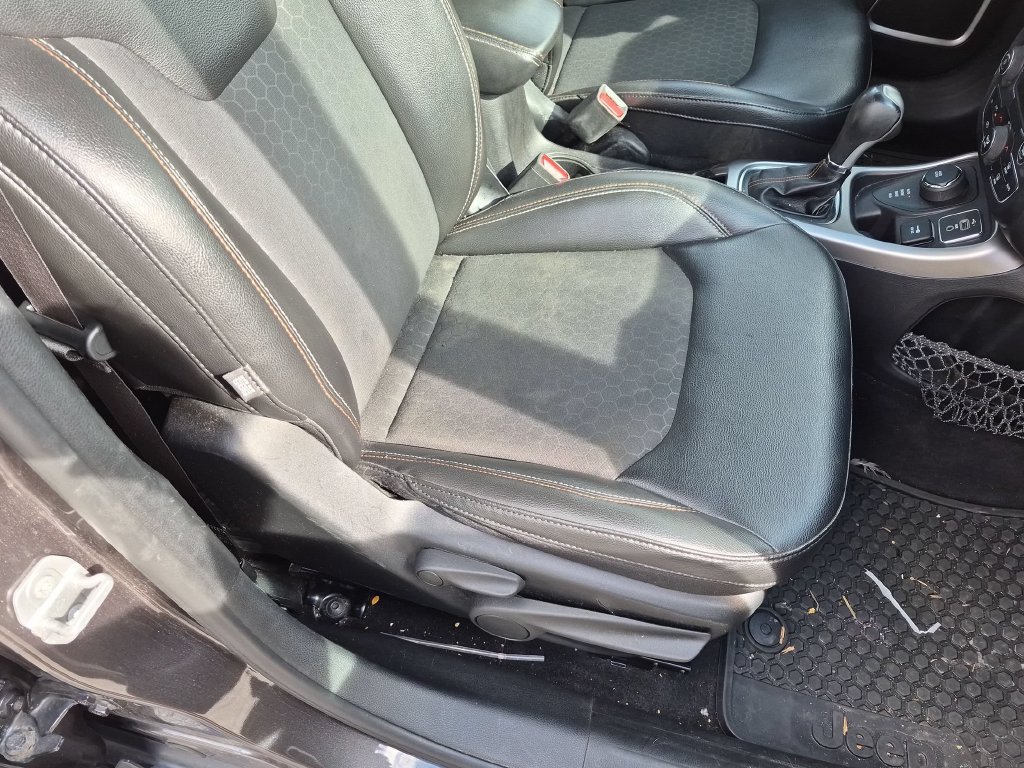 Used 2019 Jeep Compass Latitude w/ Cold Weather Group AWD/4WD image 22