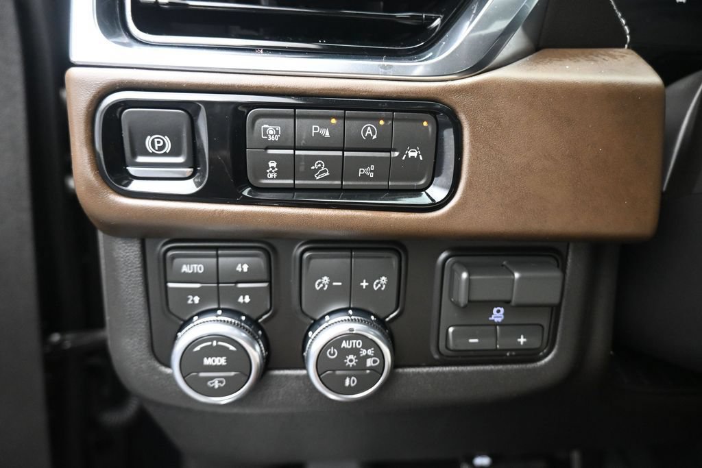 Used 2026 GMC Yukon XL Denali Ultimate AWD/4WD image 32