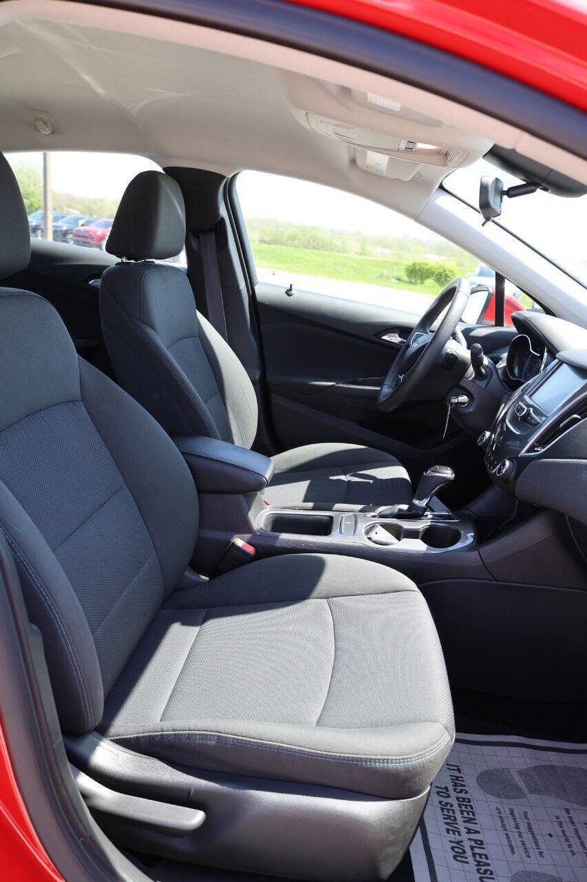 Used 2017 Chevrolet Cruze LT FWD image 15