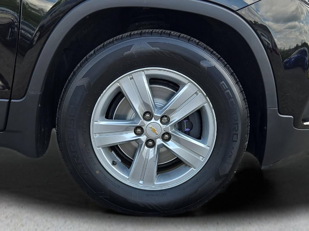 Used 2020 Chevrolet Trax LS w/ Tint and Cruise Package FWD image 25