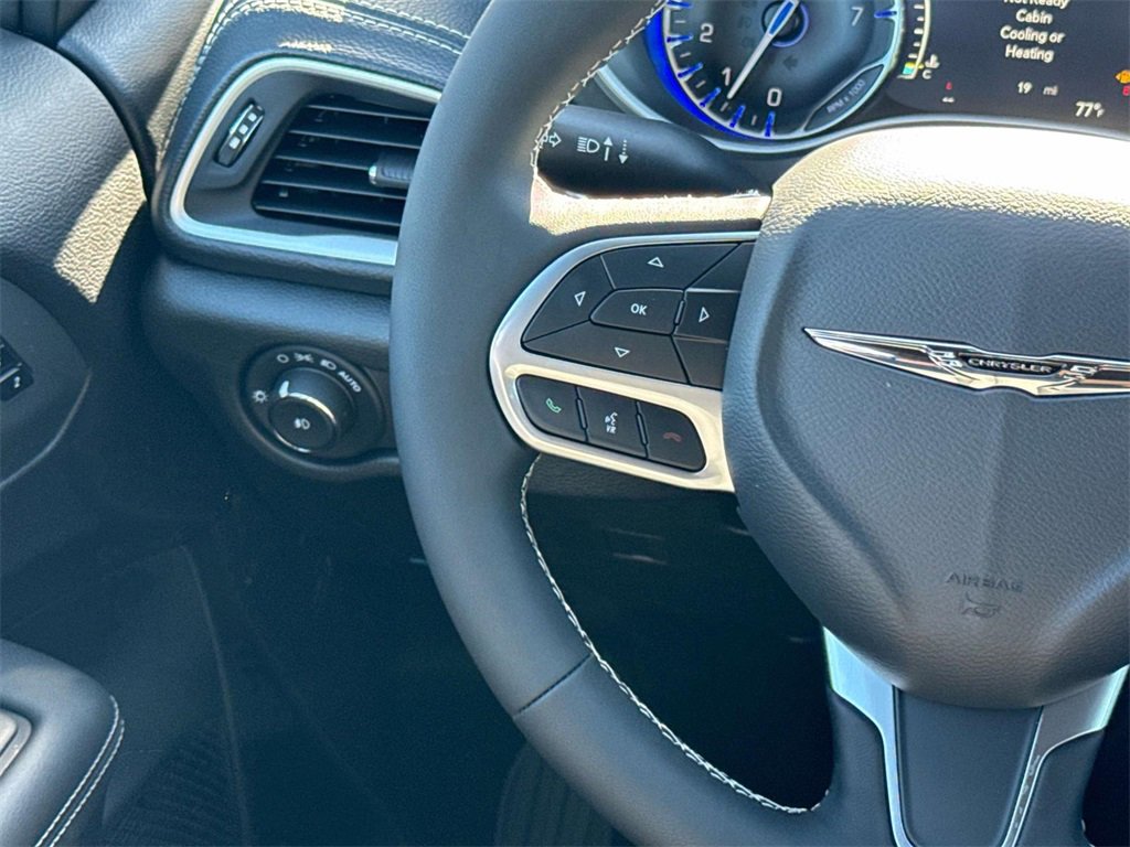 New 2026 Chrysler Pacifica Select image 12