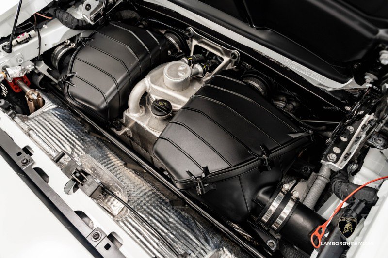 Used 2024 Lamborghini Huracan EVO image 23