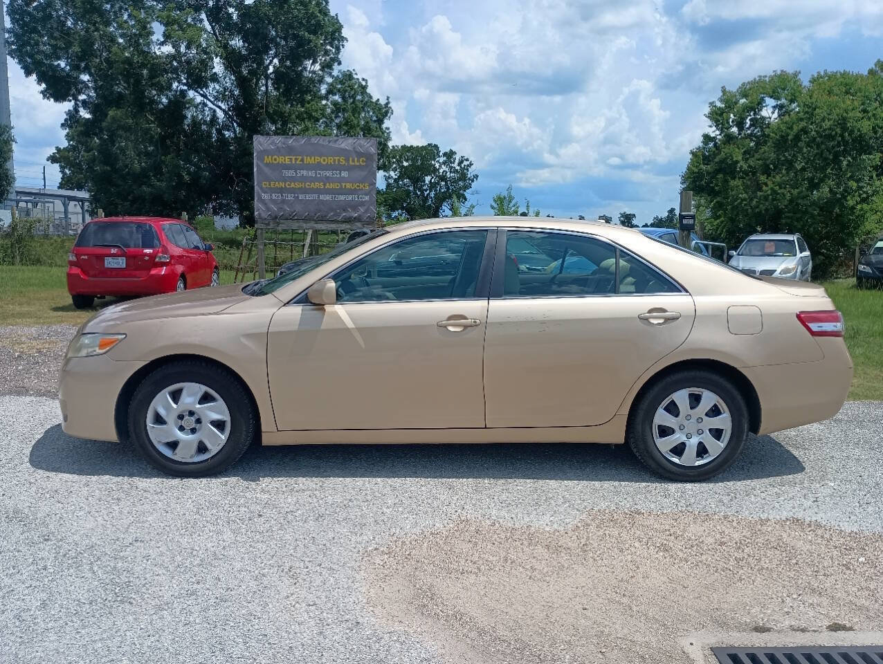 Used 2010 Toyota Camry LE FWD image 2