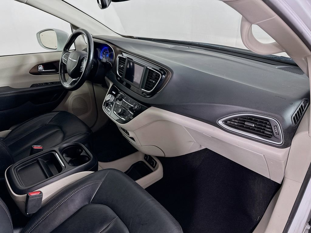 Certified 2019 Chrysler Pacifica Touring-L image 36