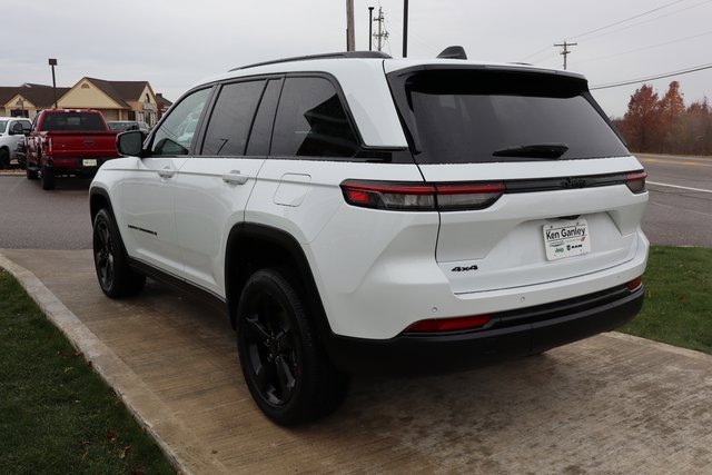 New 2025 Jeep Grand Cherokee Altitude image 26